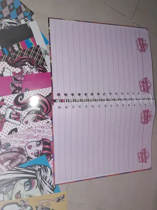 Postales Monster High + regalo libreta patito feo