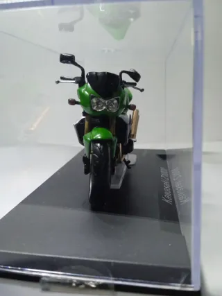 Maqueta Kawasaki Z1000 1:24
