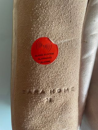 Zapatillas de estar por casa Zara doradas