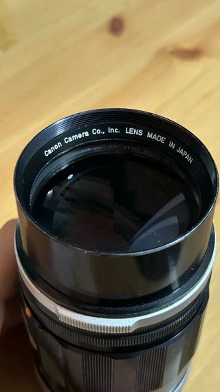 Objetivo Canon FD 135mm f/2.5 + tapas