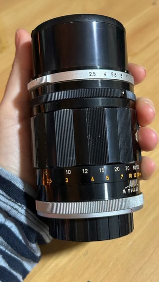 Objetivo Canon FD 135mm f/2.5 + tapas