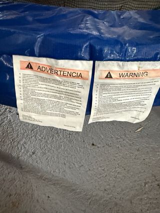 Cama elástica infantil azul y negra