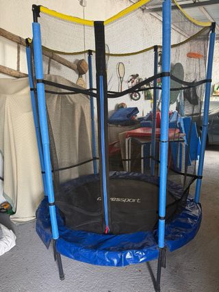 Cama elástica infantil azul y negra