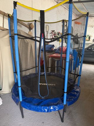 Cama elástica infantil azul y negra