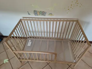 Cama de criança em madeira