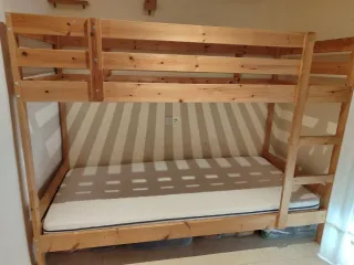 Litera de madera Ikea, no incluye colchon