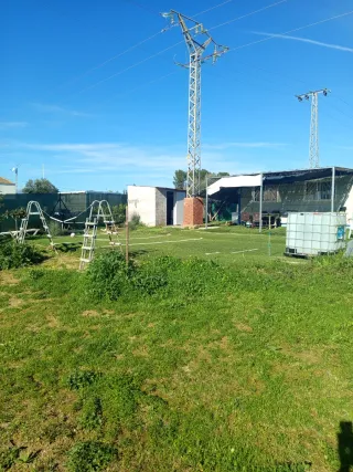 parcela de 2500 metros con agua y luz y dos caseta