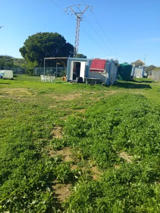 parcela de 2500 metros con agua y luz y dos caseta