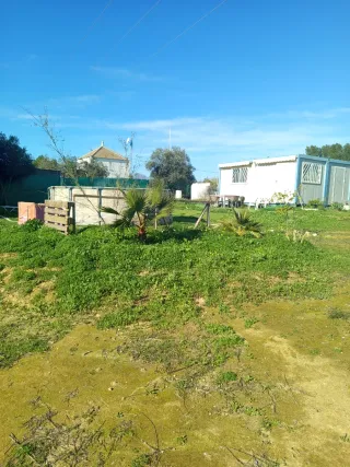 parcela de 2500 metros con agua y luz y dos caseta