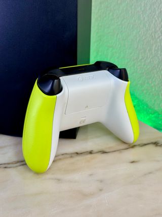 Xbox Series X con Mando Verde Neón