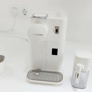 Cafetera Nespresso Lattissima One Blanco