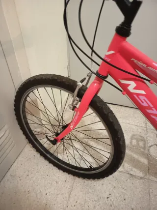 Bicicleta rosa montaña