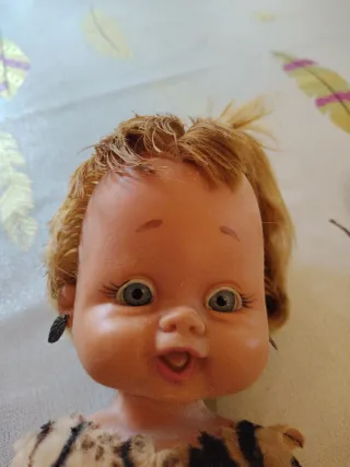 Muñeca antigua estilo cavernícola