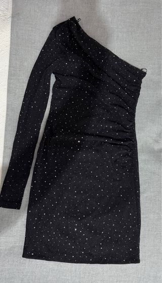 Vestido negro corto con brillos