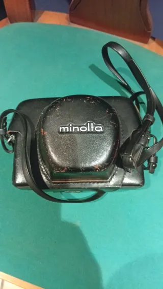 Funda cámara Minolta cuero negra