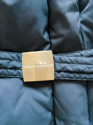 Abrigo plumífero Tommy Hilfiger negro