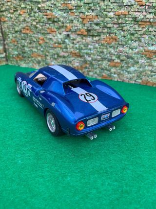 Ferrari 250 Le Mans (1965) – Burago – Escala 1:18