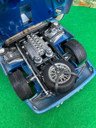 Ferrari 250 Le Mans (1965) – Burago – Escala 1:18