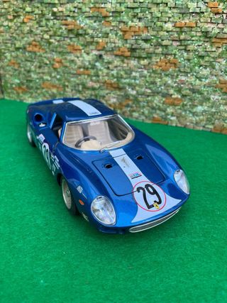 Ferrari 250 Le Mans (1965) – Burago – Escala 1:18