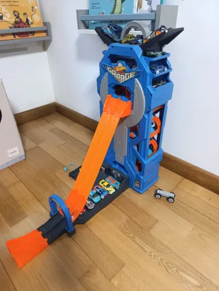 HotWheels Mega Garage