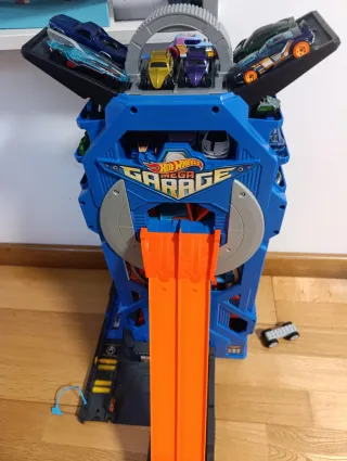 HotWheels Mega Garage