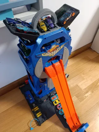 HotWheels Mega Garage