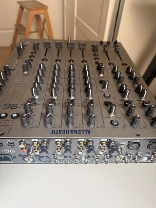 Mesa de mezclas Allen & Heath Xone:96