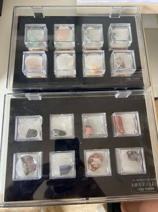 Colección de minerales en caja