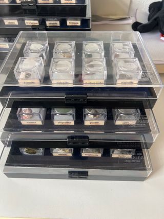 Colección de minerales en caja