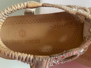 Sandalias marrones con pedrería