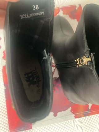 Botín negro piel SIN ESTRENARtacón medio ancho t38