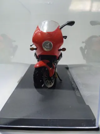 Maqueta Moto Guzzi V11 Le Mans 1:24