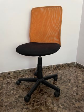 Silla de oficina con ruedas ligera
