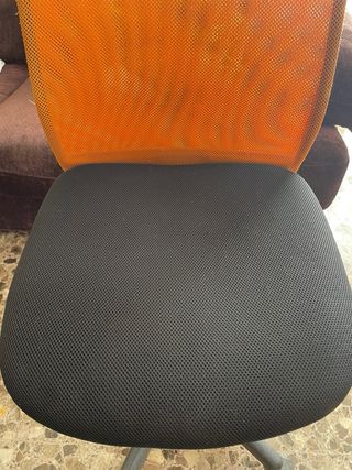 Silla de oficina con ruedas ligera