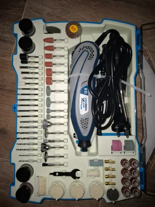 Nueva Dremel Ferrestock con accesorios