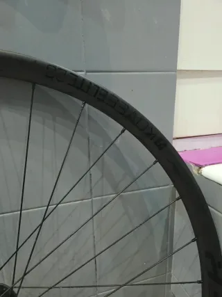 Ruedas de Carbono Bontrager.