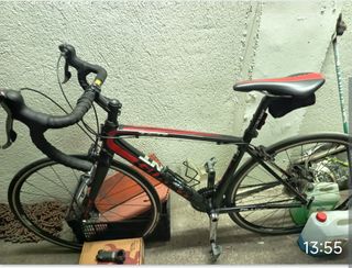 Bicicleta de carretera Giant Negra/Roja