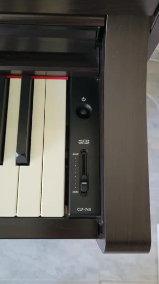 Piano Digital Yamaha CLP-745