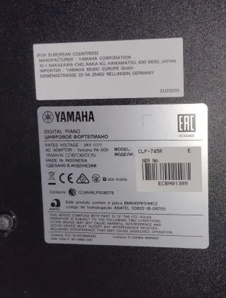 Piano Digital Yamaha CLP-745