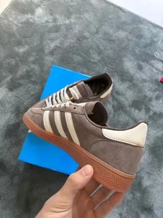 Zapatos Adidas Marrones Talla 39.5