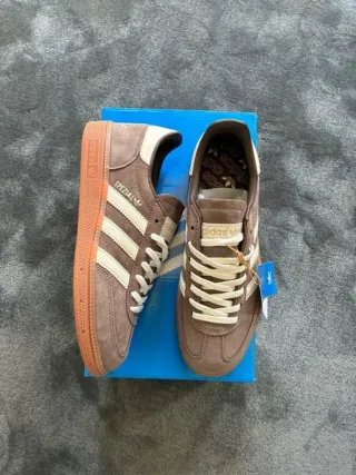 Zapatos Adidas Marrones Talla 39.5