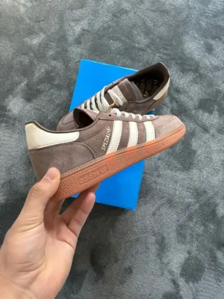 Zapatos Adidas Marrones Talla 39.5