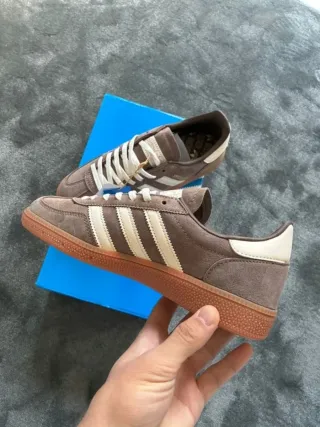 Zapatos Adidas Marrones Talla 39.5