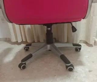 Sillón gamer rosa y negro