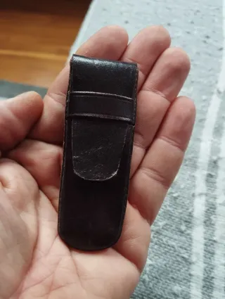 Navaja antigua con funda de cuero