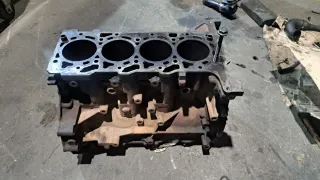 Bloque motor con cigüeñal 4H03