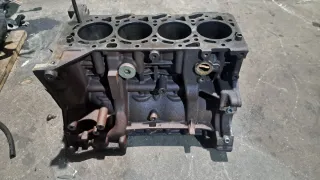 Bloque motor con cigüeñal 4H03