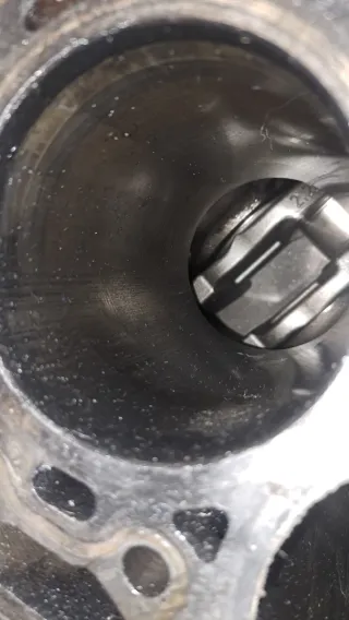 Bloque motor con cigüeñal 4H03