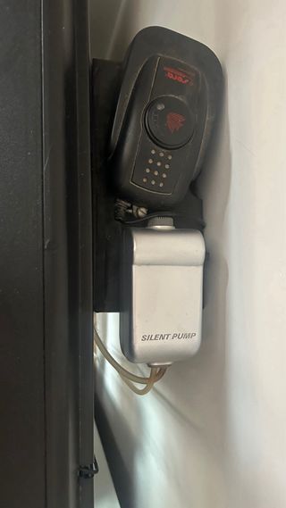 Acuario Negro y Transparente