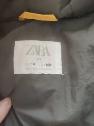 Chaqueta niño amarilla con capucha